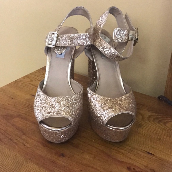 Steve Madden Jillyy Gold Block Platform Heel - Picture 4 of 7